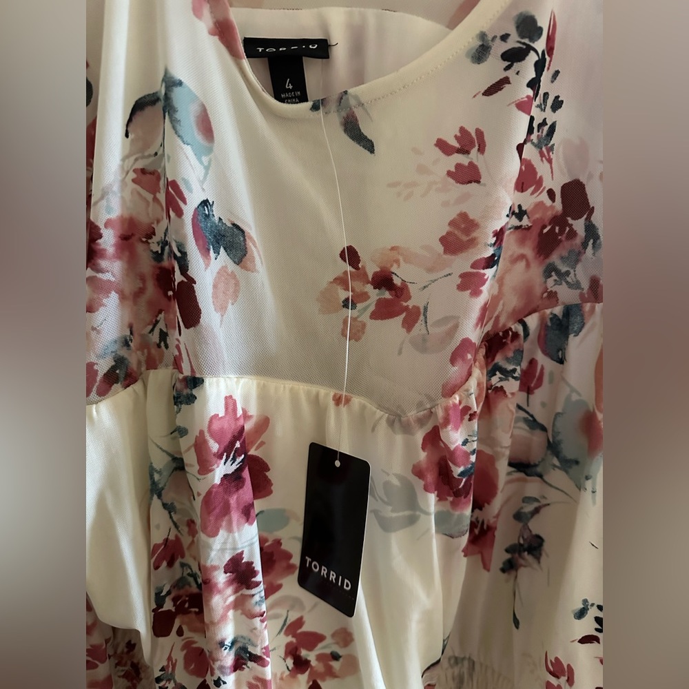 🆕NWT🔖Gorgeous Torrid Smocked Sweetheart Neckline Top - 4x - Picture 7 of 8